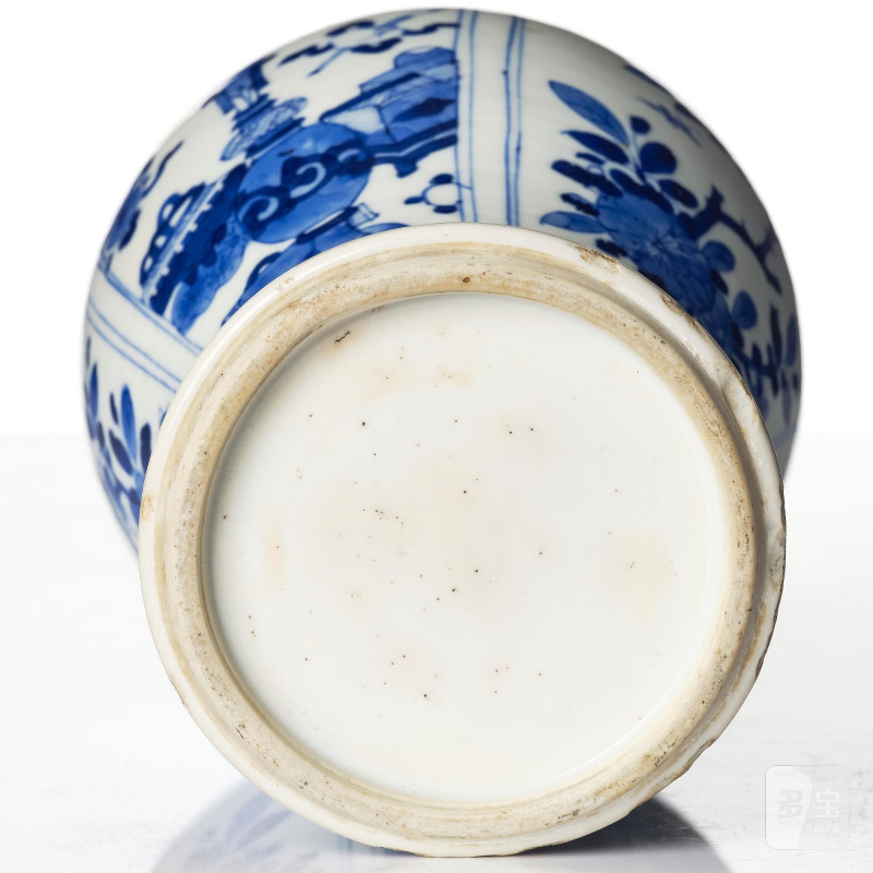 A blue and white 'antiques' vase, - 图7